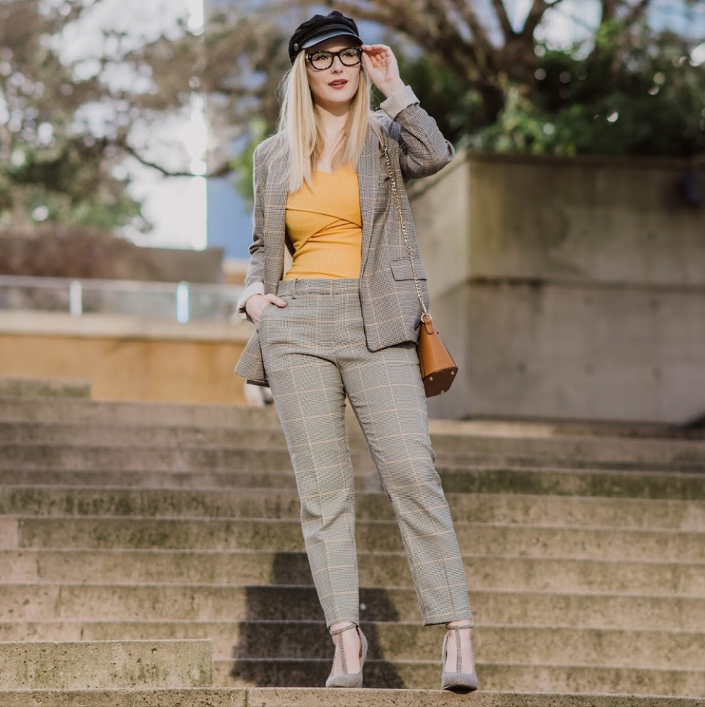 H&M Gray & Tan Tiny Houndstooth Pantsuit With Relaxed Fit (Blazer & Trousers)